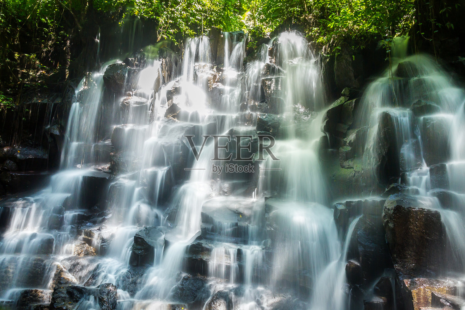 印尼巴厘岛乌布的坎托兰波瀑布照片摄影图片