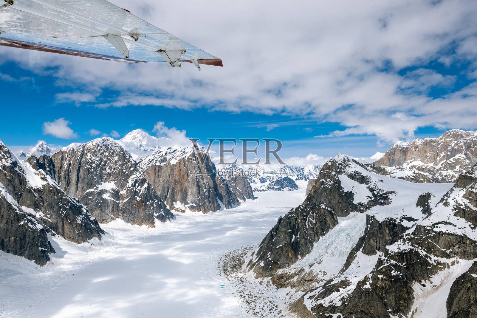 从空中俯瞰德纳里山照片摄影图片
