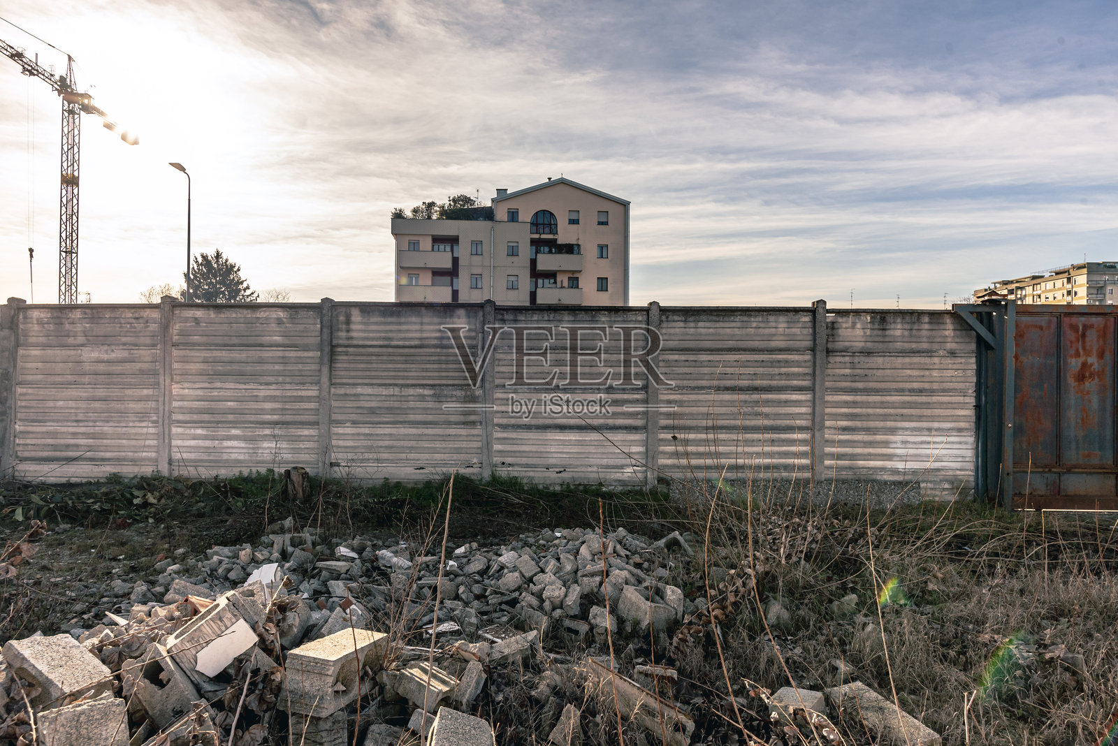 废弃的建筑工地照片摄影图片