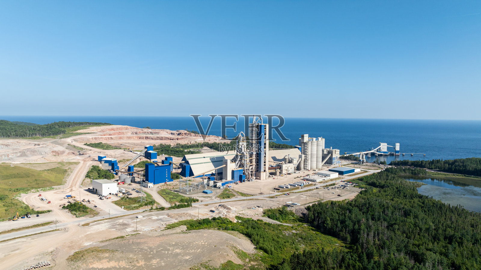 工业生产区水泥厂鸟瞰图照片摄影图片