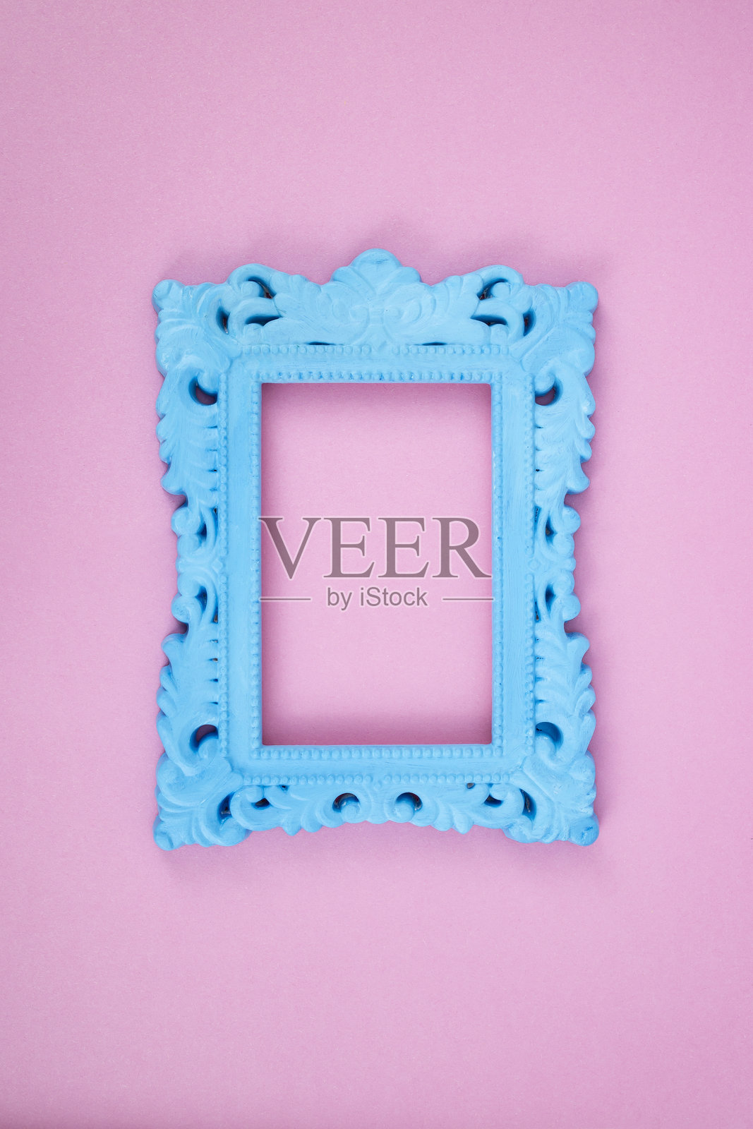 蓝色经典框架粉色纸张背景，空白背景照片摄影图片