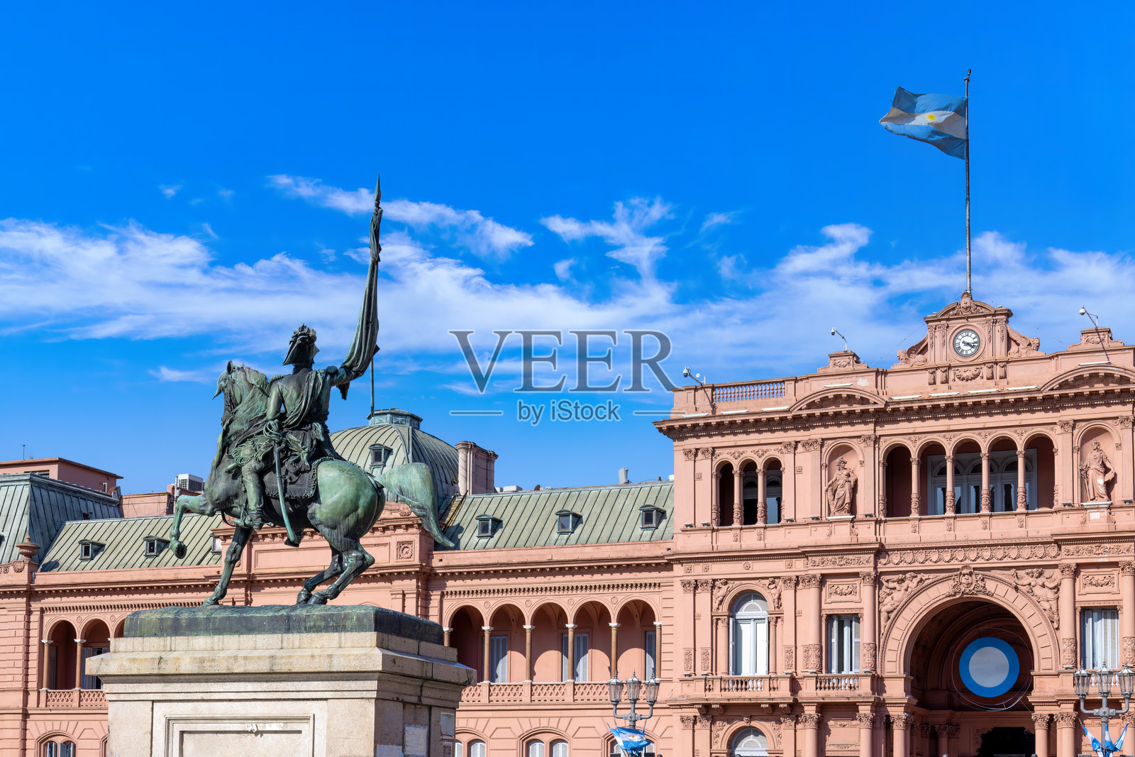 阿根廷总统府——罗萨达宫，位于历史悠久的五月广场。照片摄影图片