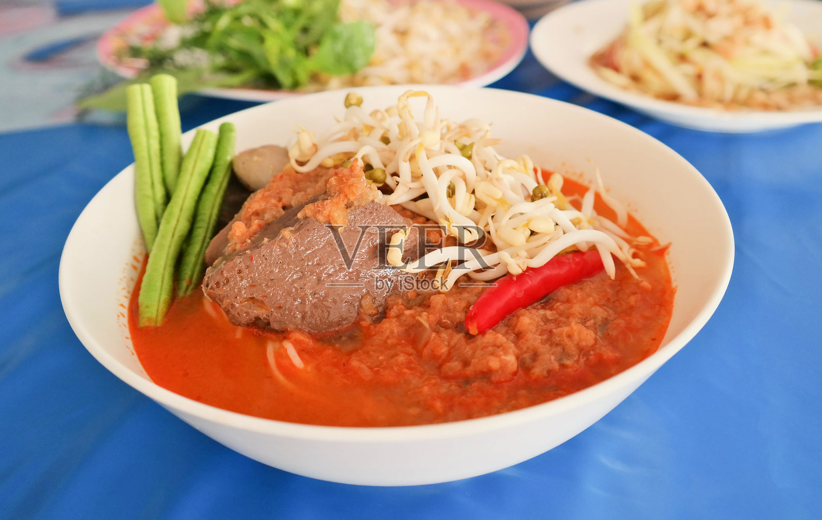 泰式辣味米粉汤照片摄影图片