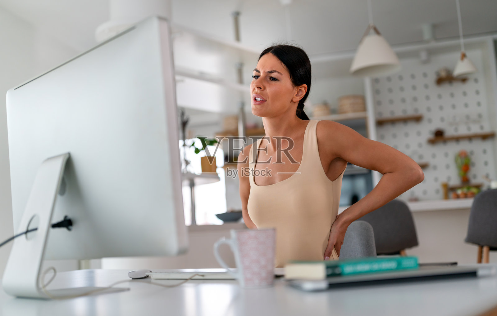 Tired woman worker sit at desk touch back suffer, woman strong backache, incorrect posture concept照片摄影图片