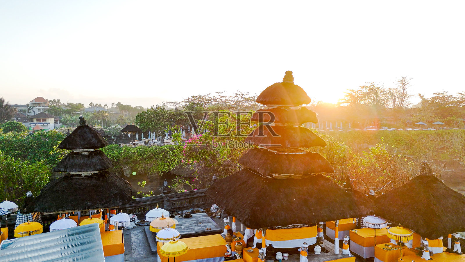 巴厘岛海神庙日出航拍，巴厘岛文化地标，印度教朝圣古庙，巴厘岛热门旅游目的地照片摄影图片