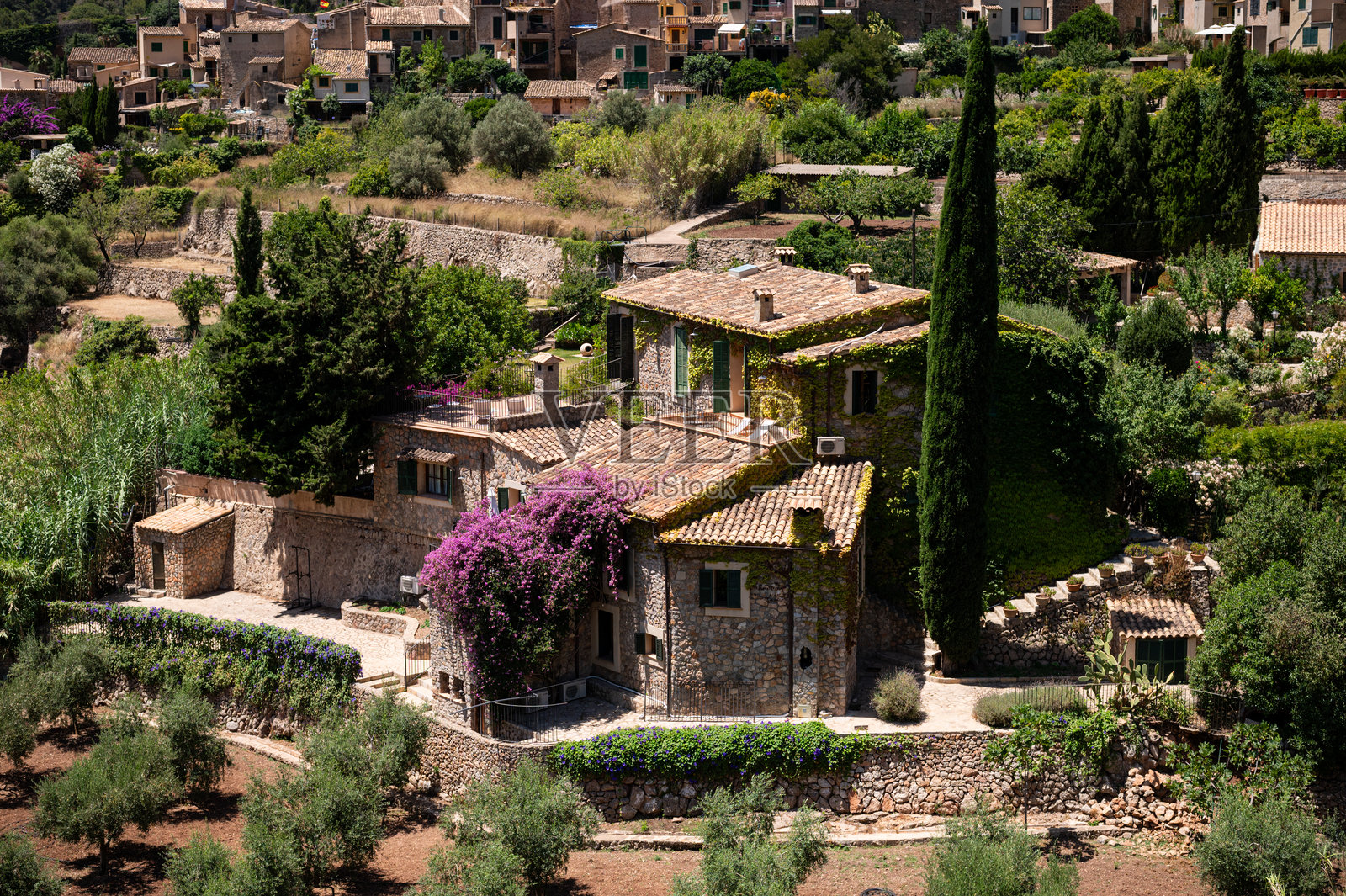 西班牙马洛卡岛的瓦尔德莫萨村。照片摄影图片