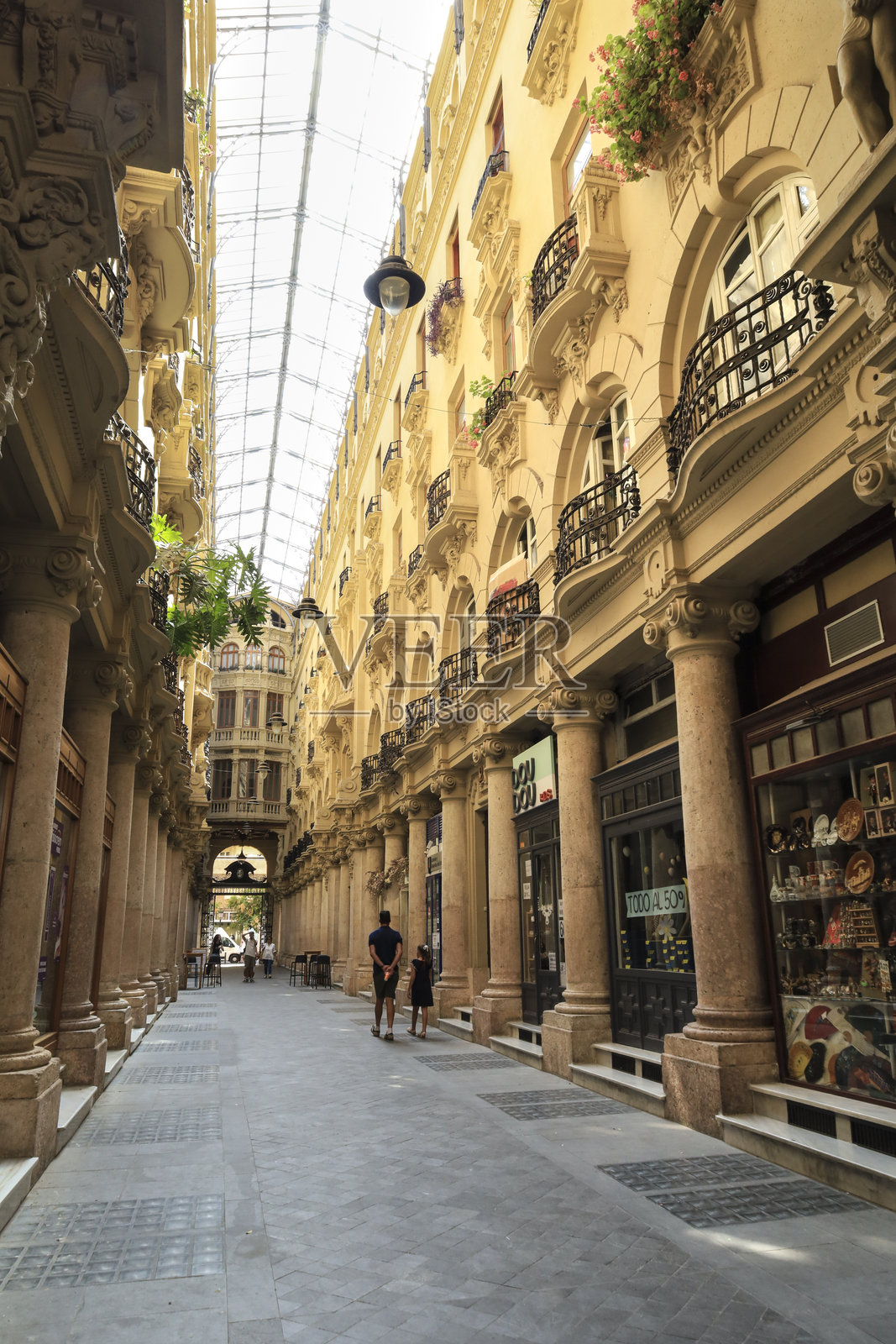 洛达雷斯通道，阿尔巴塞特市的现代主义风格照片摄影图片