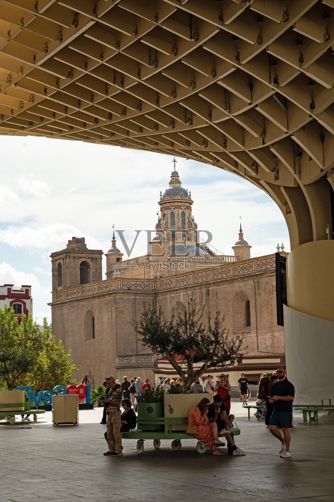 塞维利亚的蘑菇或西班牙语中的塞维利亚蘑菇，位于塞维利亚的建筑照片摄影图片