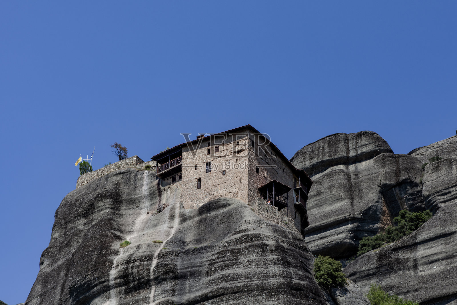 希腊特里卡拉的梅泰奥拉岩石群上的东正教修道院照片摄影图片