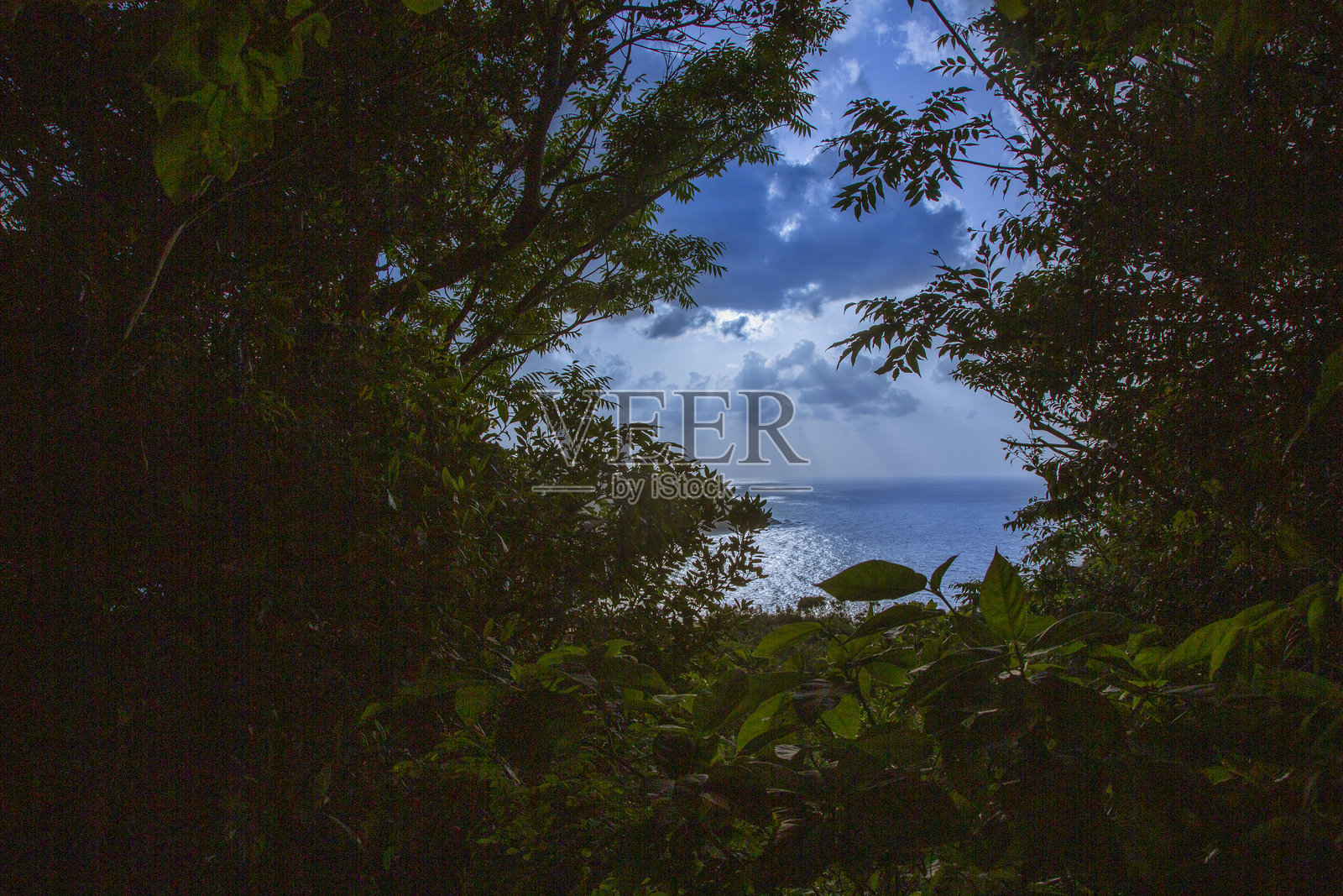 奄美大岛的傍晚景色照片摄影图片