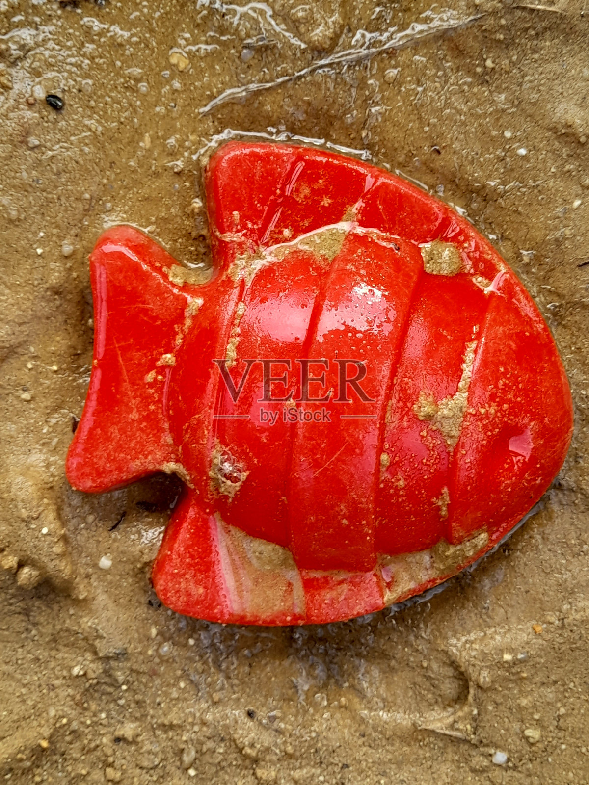 沙子里的沙盒玩具照片摄影图片