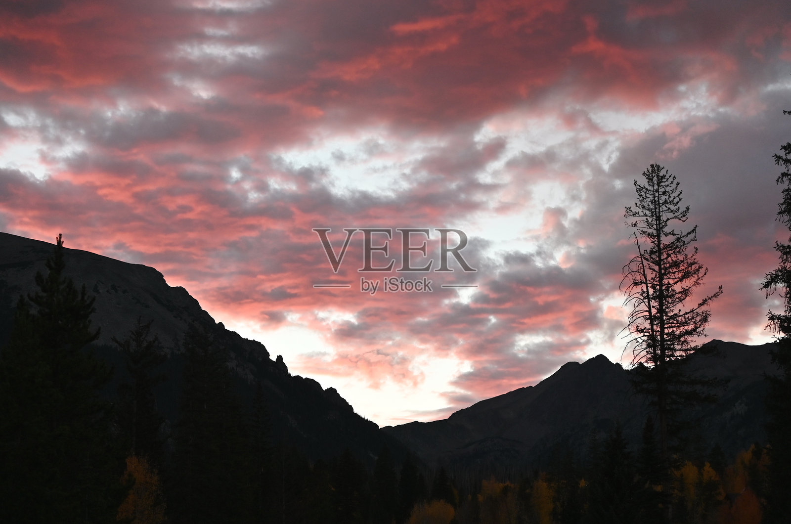 日落后的云彩照片摄影图片