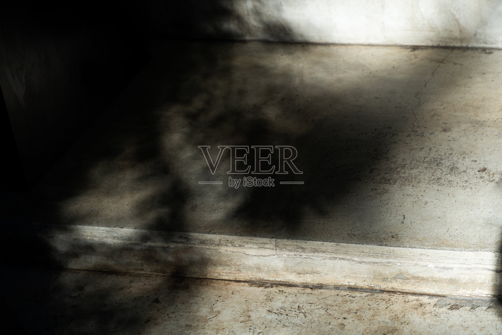 混凝土墙壁和地面背景上的阴影照片摄影图片