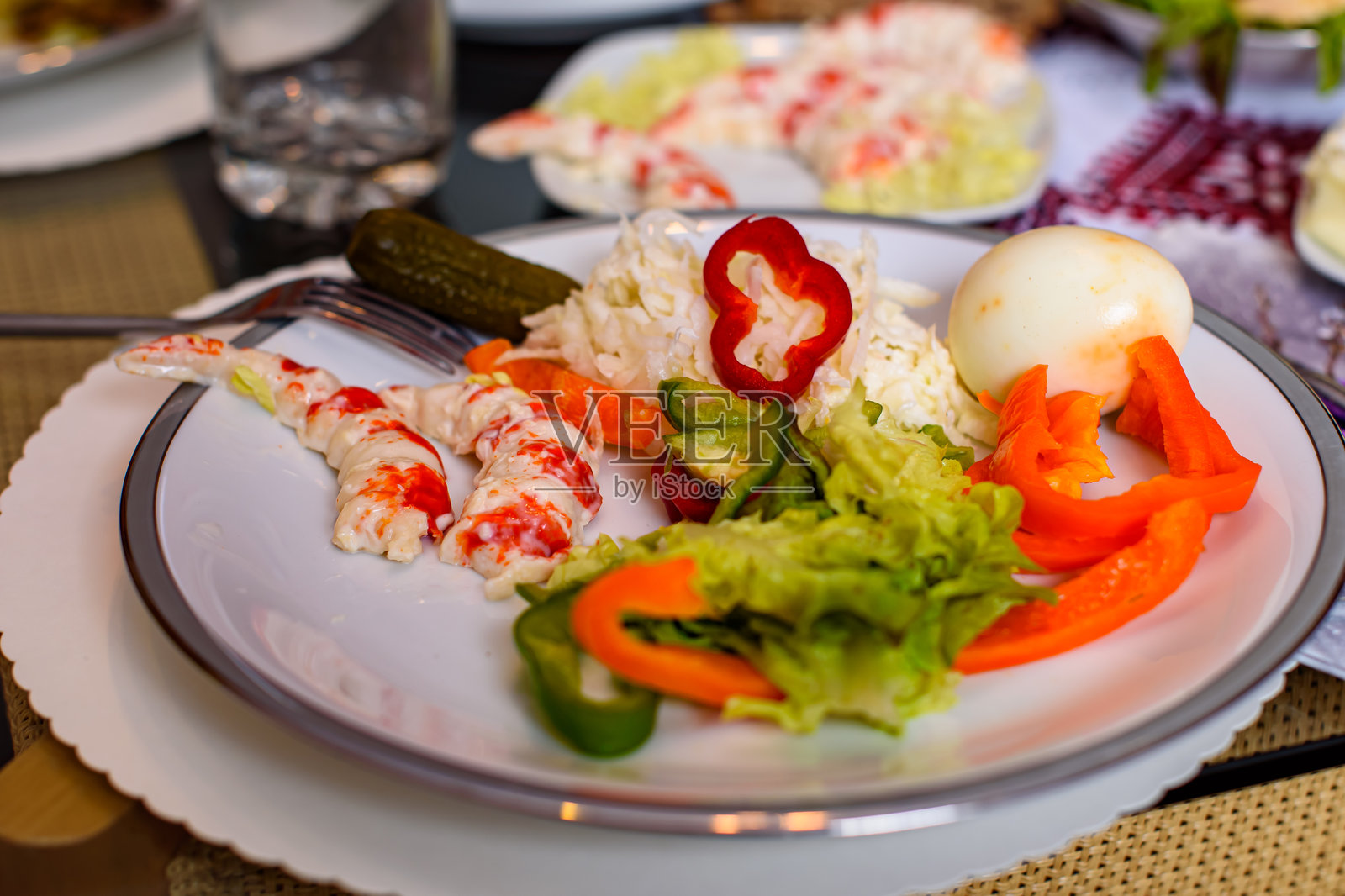 健康的早餐摆在桌上。美味的食物。照片摄影图片