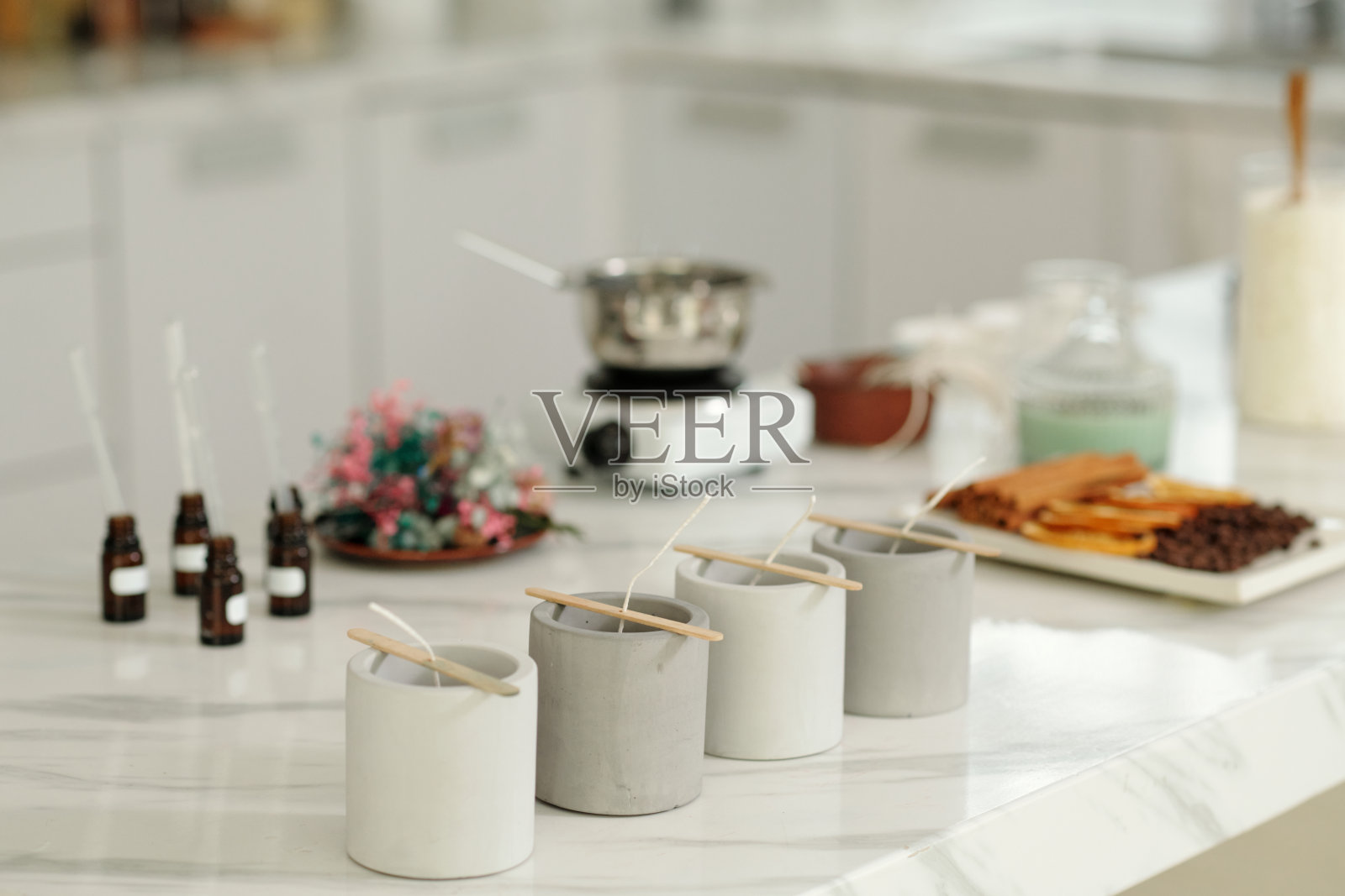 手工蜡烛制作的模具准备照片摄影图片