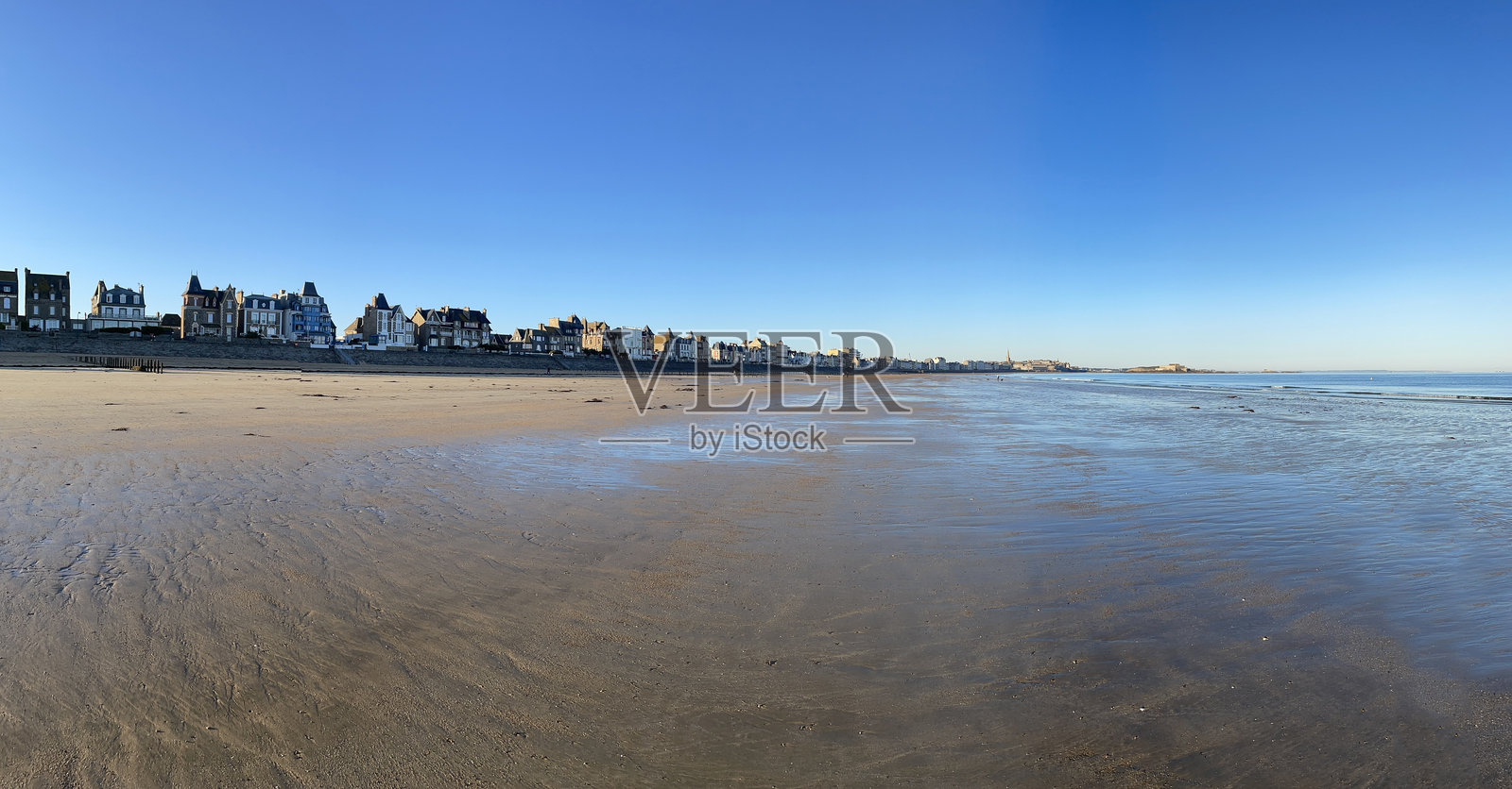 圣马洛 - 退潮时的海滩照片摄影图片