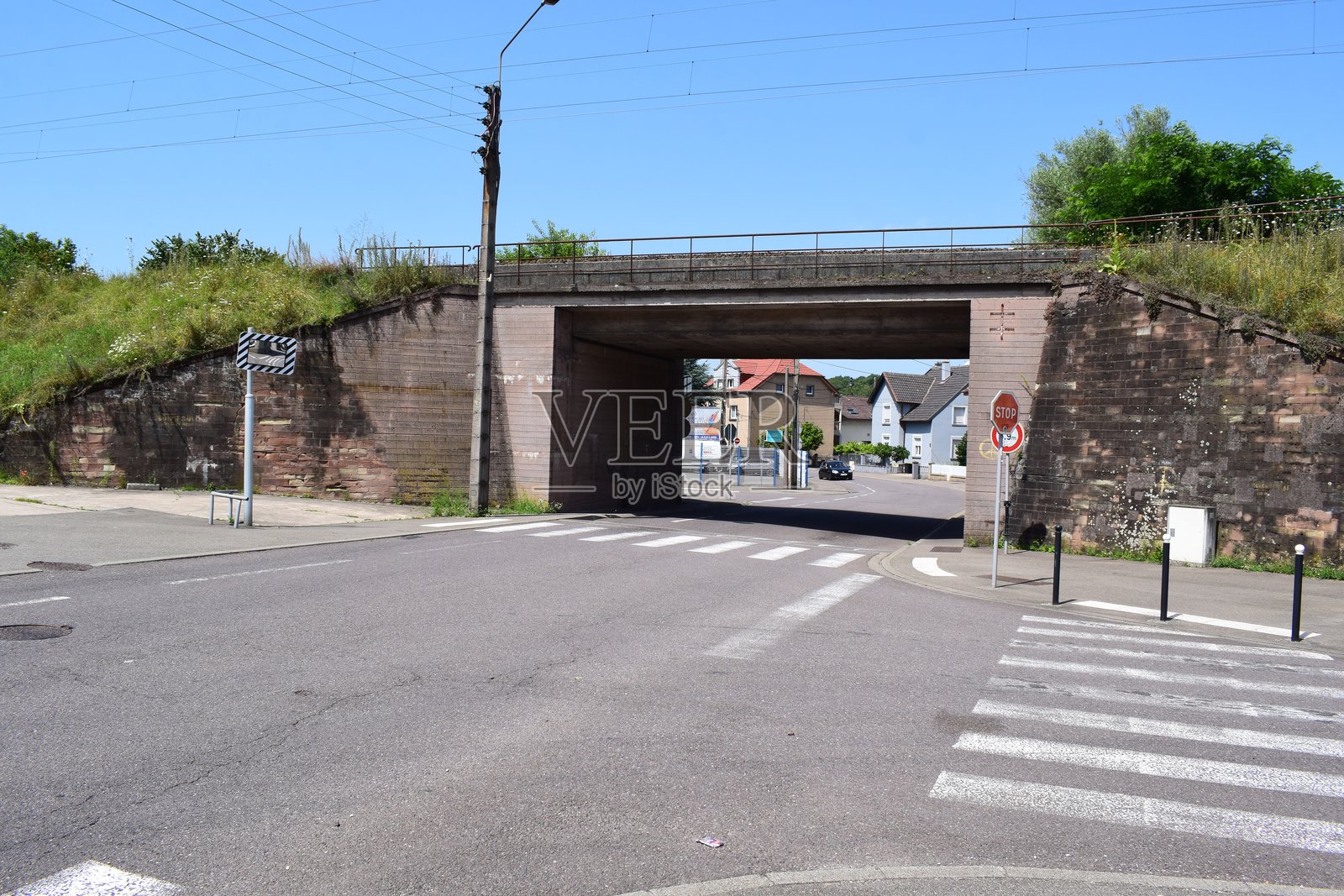 老城与贝尔维尤之间的铁路桥照片摄影图片