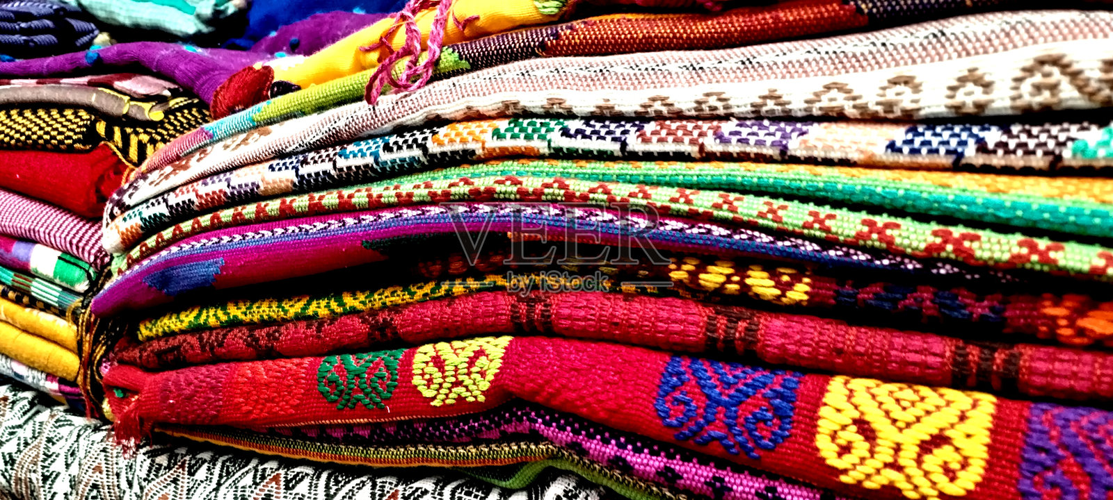 玛雅殖民地风格的彩色织物，手工制作于墨西哥恰帕斯州照片摄影图片