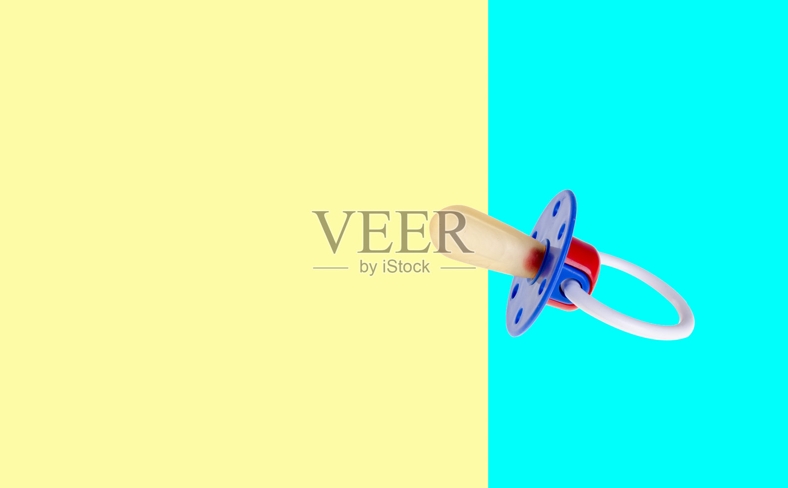 婴儿安抚奶嘴或硅胶婴儿安抚奶嘴在背景上照片摄影图片