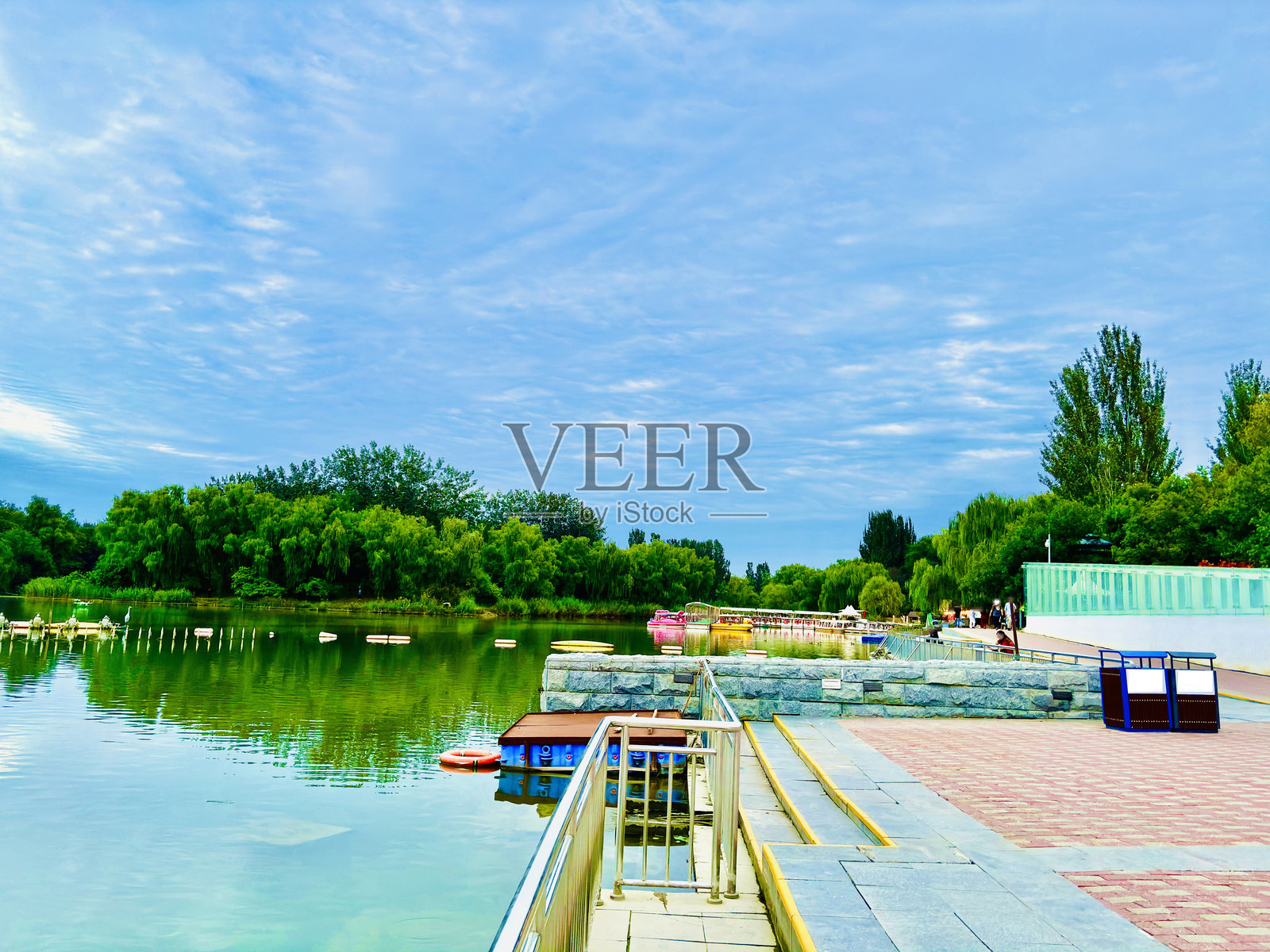 2024年8月31日的北京湖泊照片摄影图片