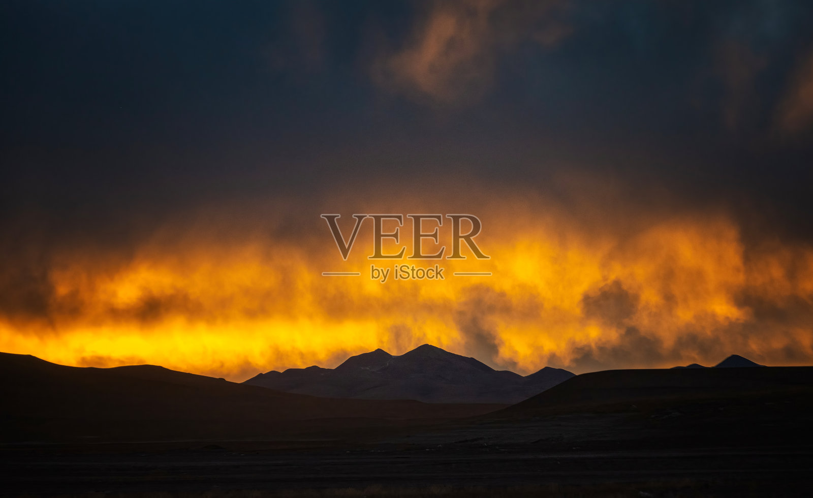 西藏的壮丽日落照片摄影图片