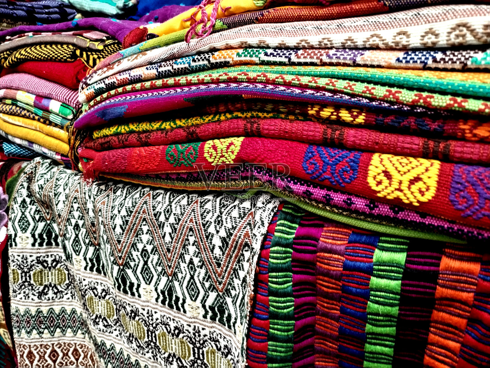 玛雅殖民地风格的彩色织物，手工制作于墨西哥恰帕斯州照片摄影图片