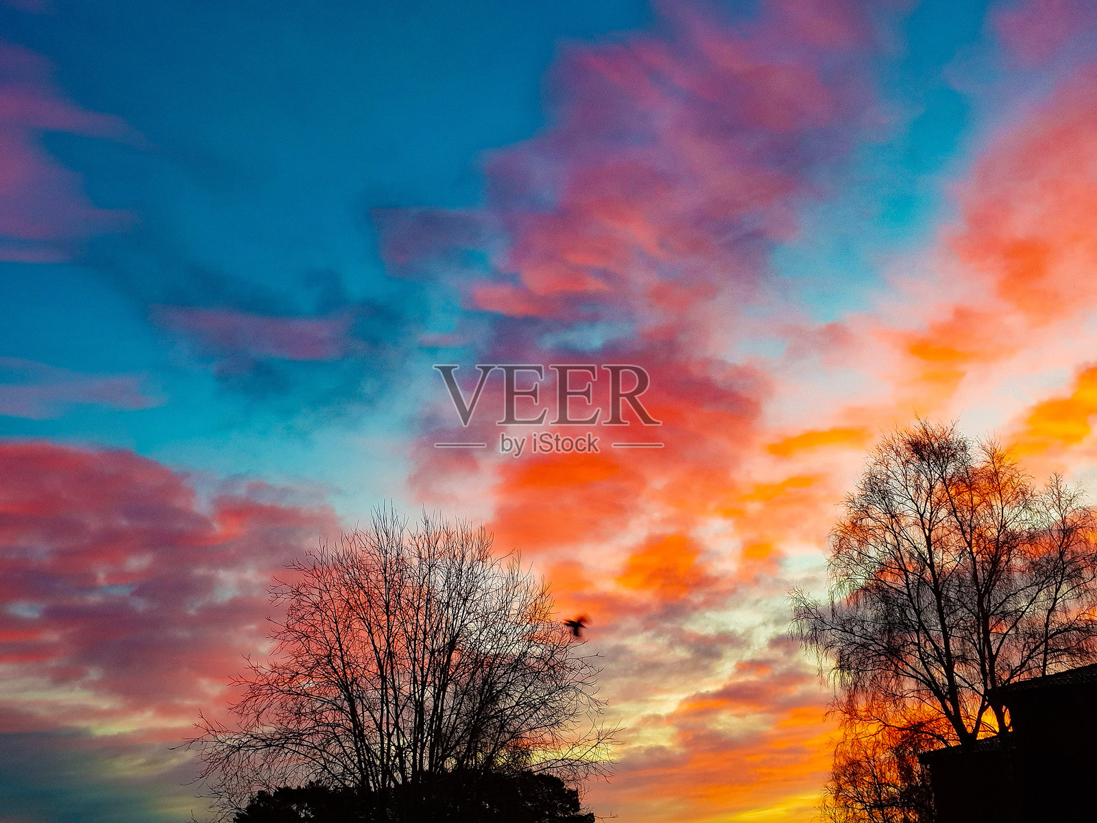 红色和橙色的日落天空照片摄影图片