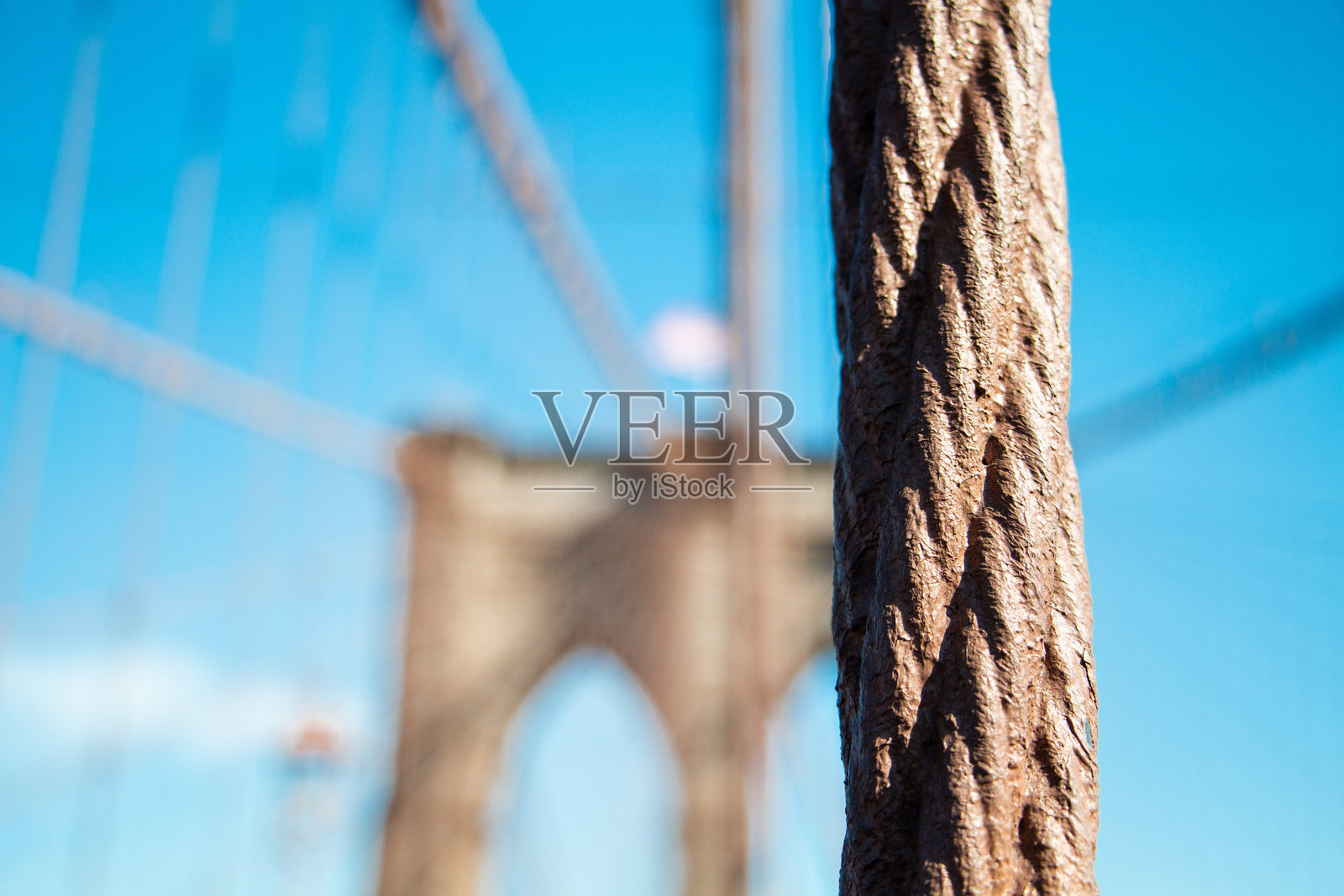 布鲁克林大桥悬索电缆特写，位于纽约市照片摄影图片