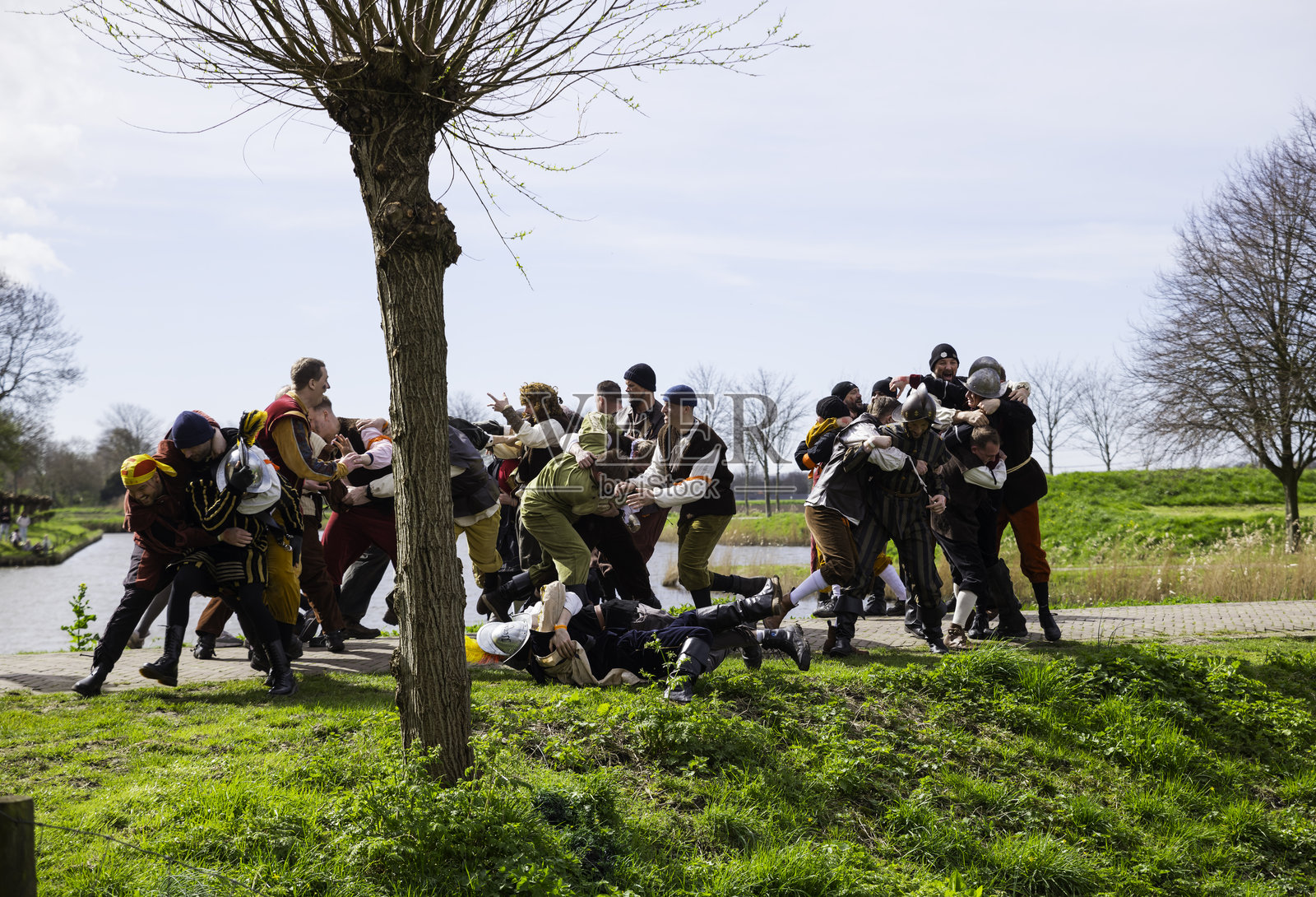 海盗与西班牙人在纪念丹布里尔解放战斗中的对抗照片摄影图片