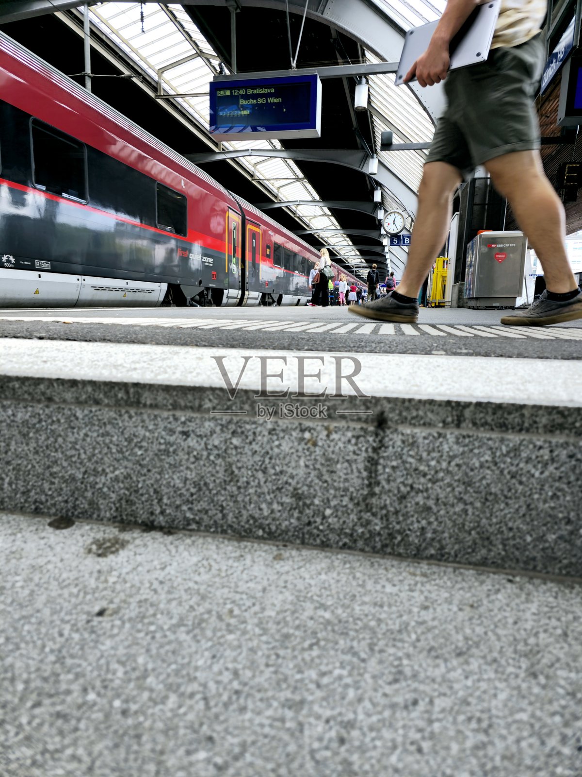 苏黎世火车站与Railjet列车照片摄影图片