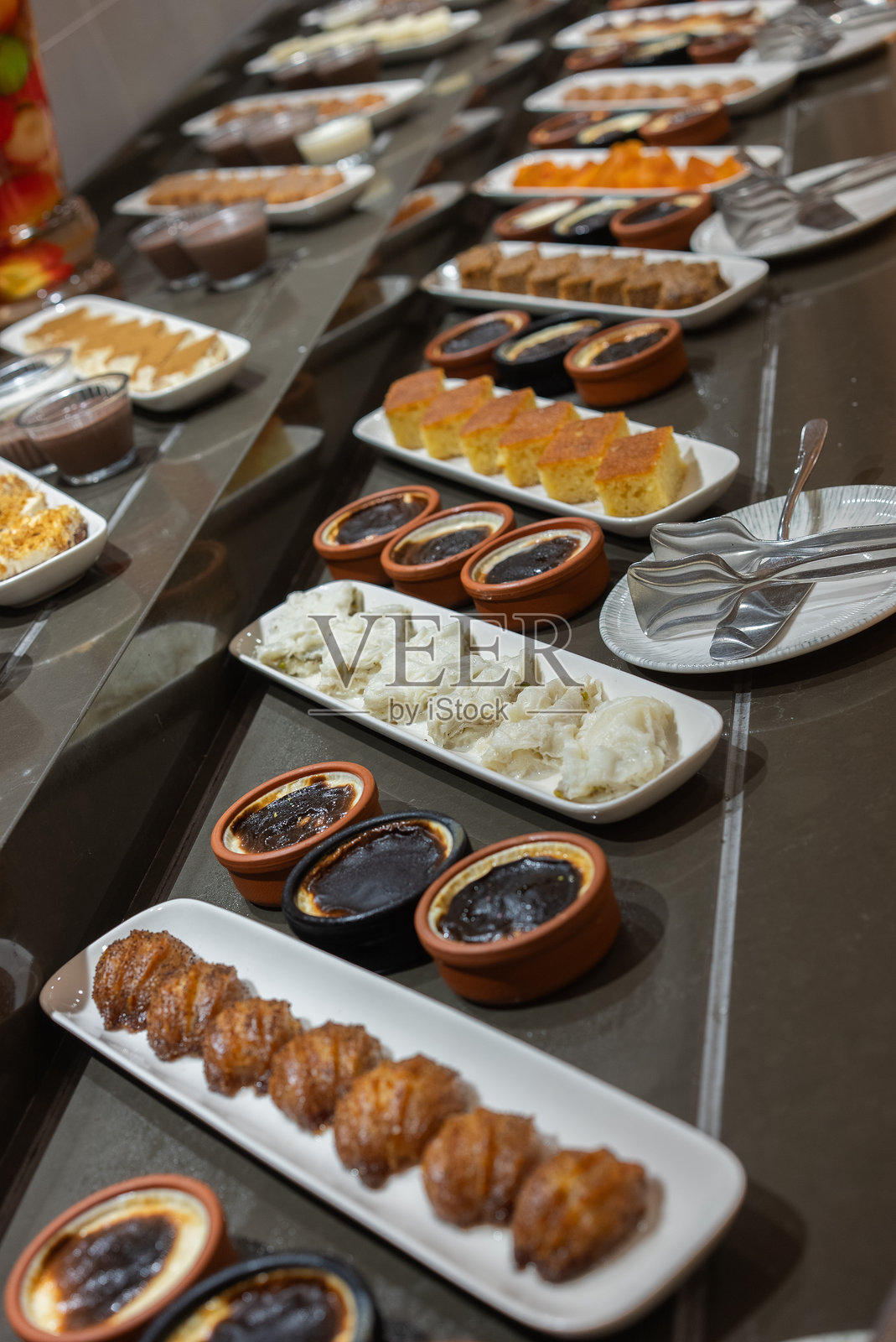 酒店自助餐中的美味土耳其甜点照片摄影图片