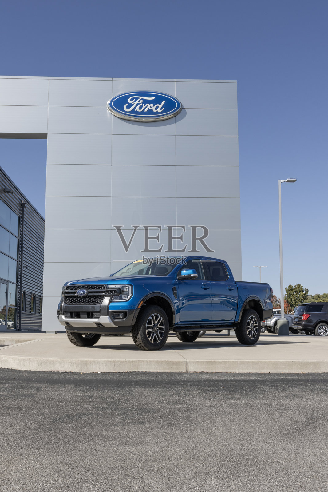 福特猛禽超级驾驶舱4X4 Lariat在经销商展出。福特提供搭载2.3升EcoBoost发动机的猛禽。型号:2024照片摄影图片