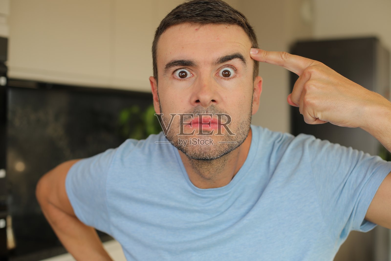 非常生气的男人表达失望照片摄影图片