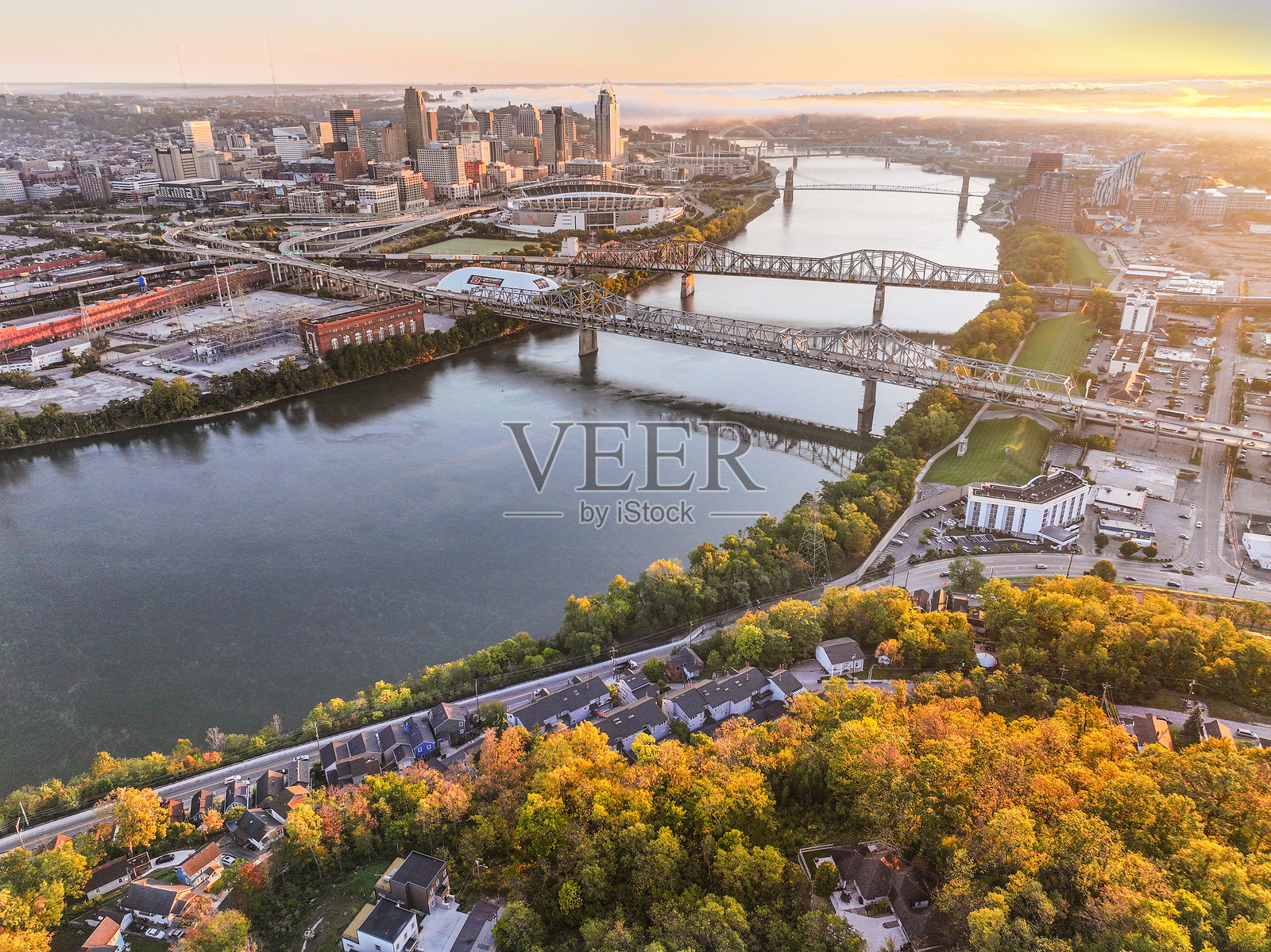 辛辛那提,俄亥俄州的秋季色彩照片摄影图片