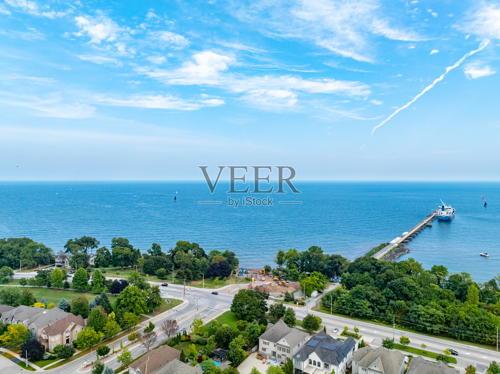 加拿大奥克维尔南壳公园和安大略湖的航拍图照片摄影图片