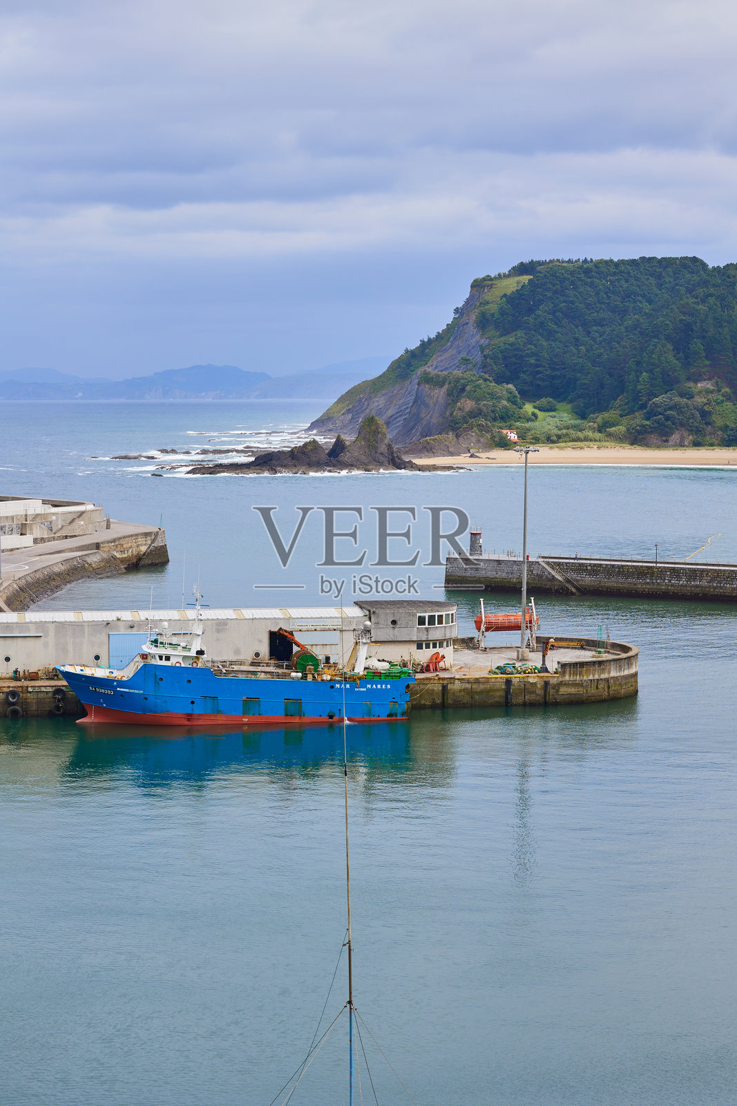 商业渔船停靠在莱凯蒂奥港口照片摄影图片