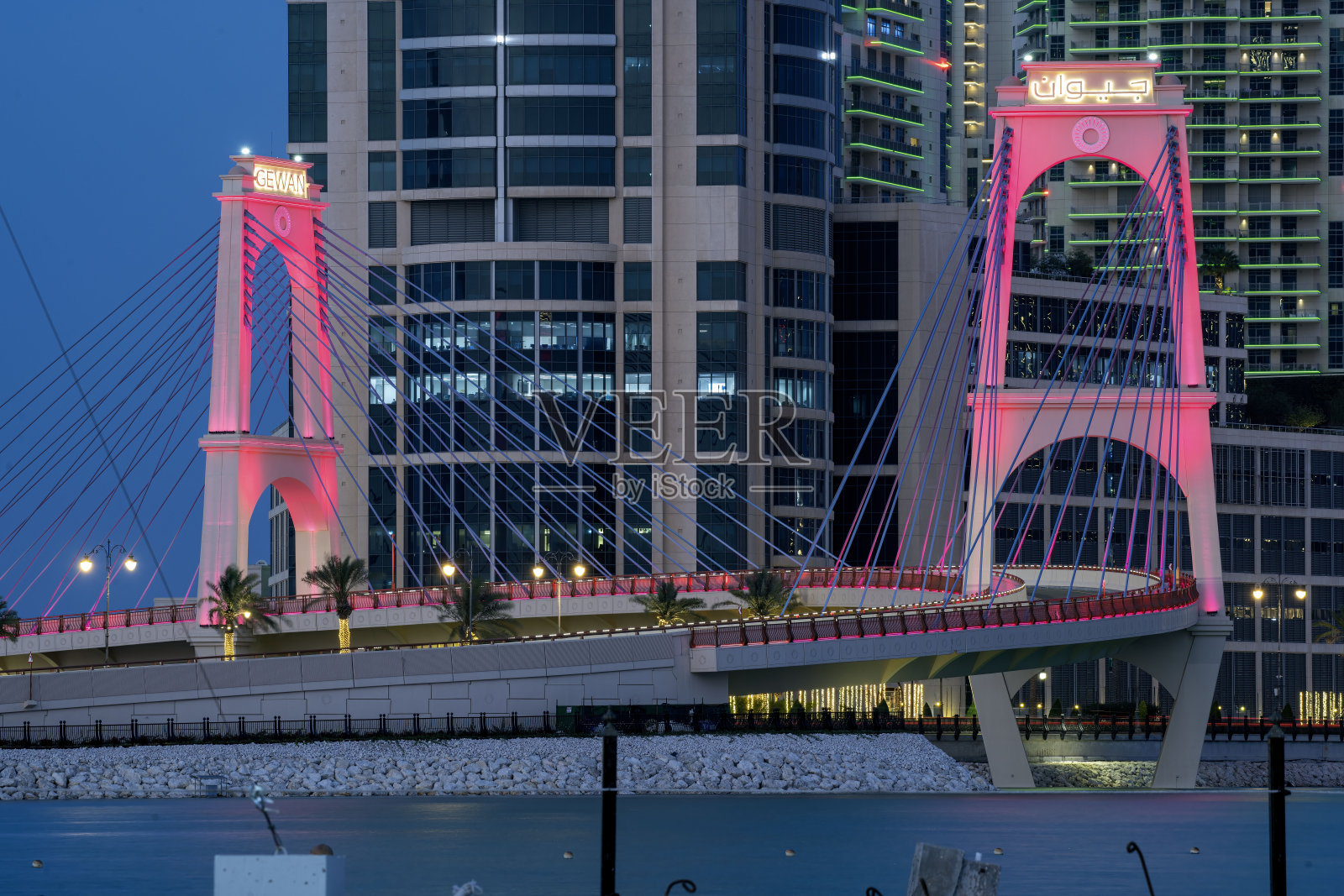 卡塔尔珍珠住宅区入口处的格万桥照片摄影图片