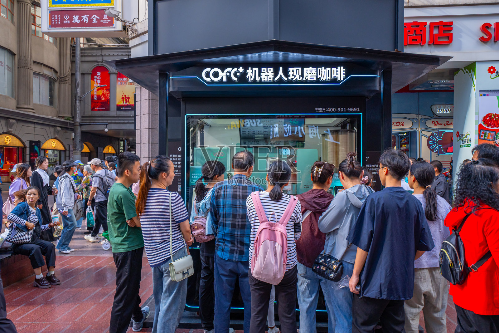 南京路上的行人,上海,中国照片摄影图片