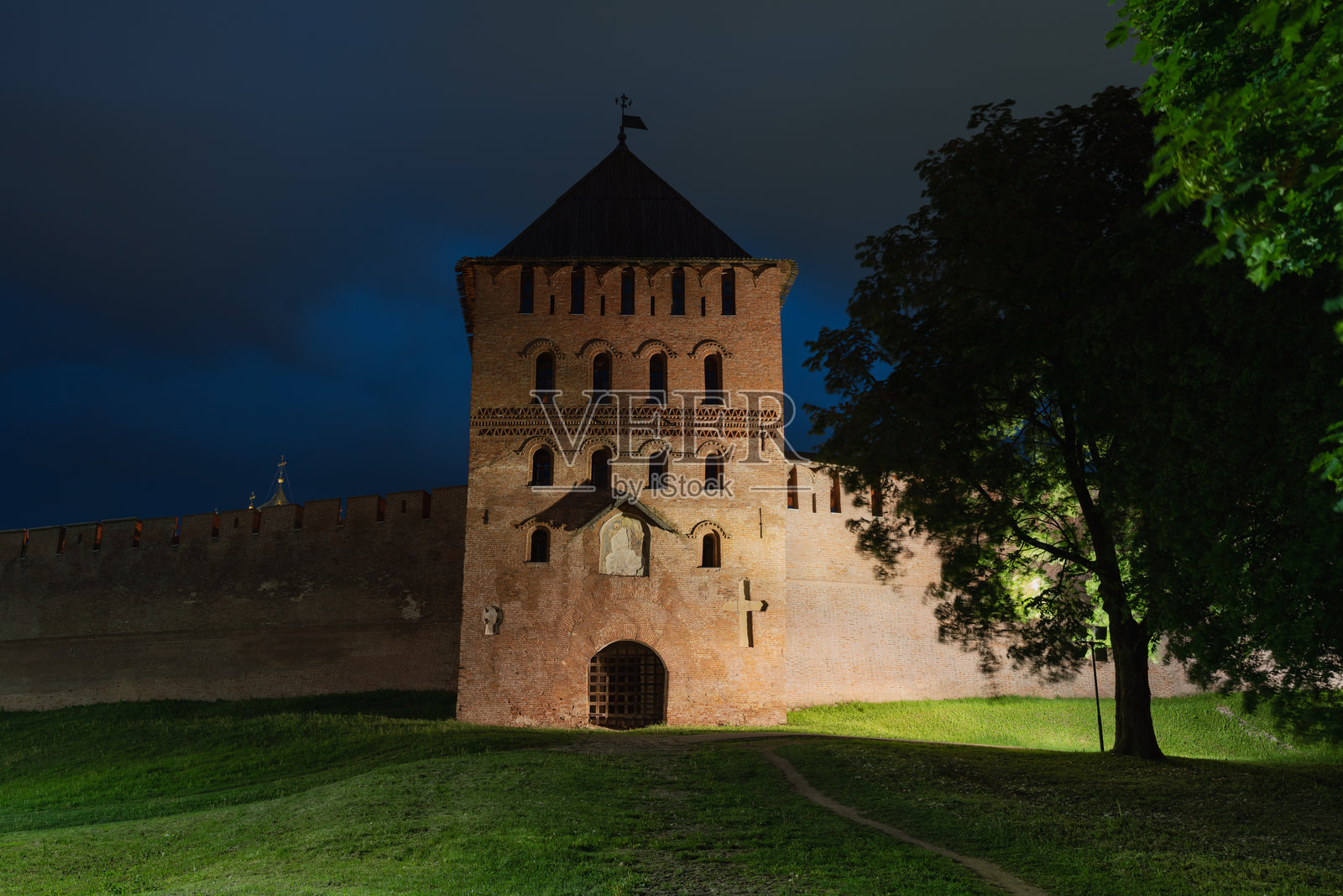 俄罗斯大诺夫哥罗德克里姆林宫通道塔楼照片摄影图片