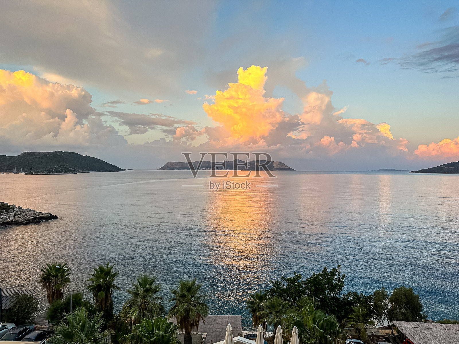 从卡斯俯瞰地中海的卡斯特洛里佐希腊岛的海景照片摄影图片