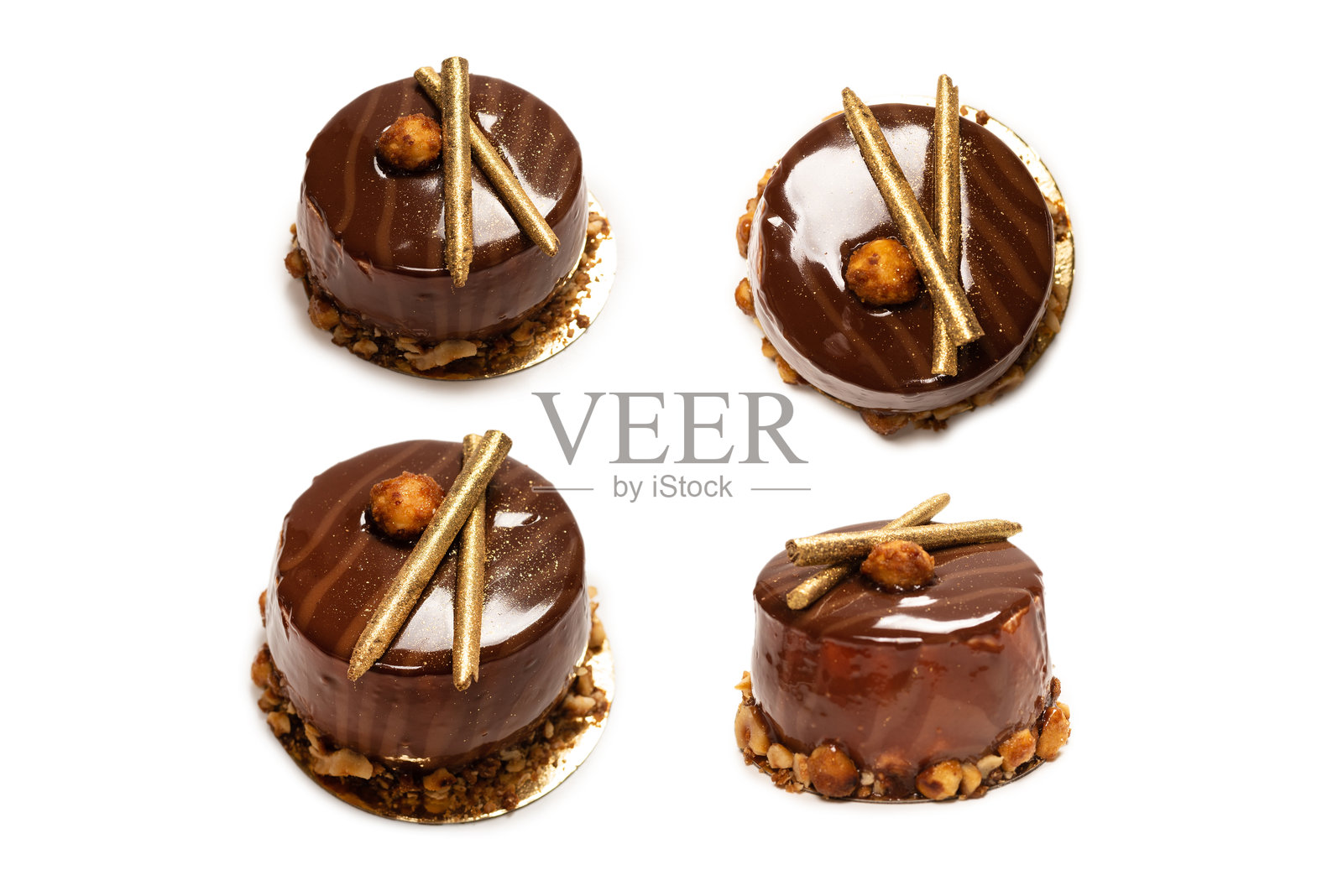 白色背景上的巧克力焦糖蛋糕。照片摄影图片