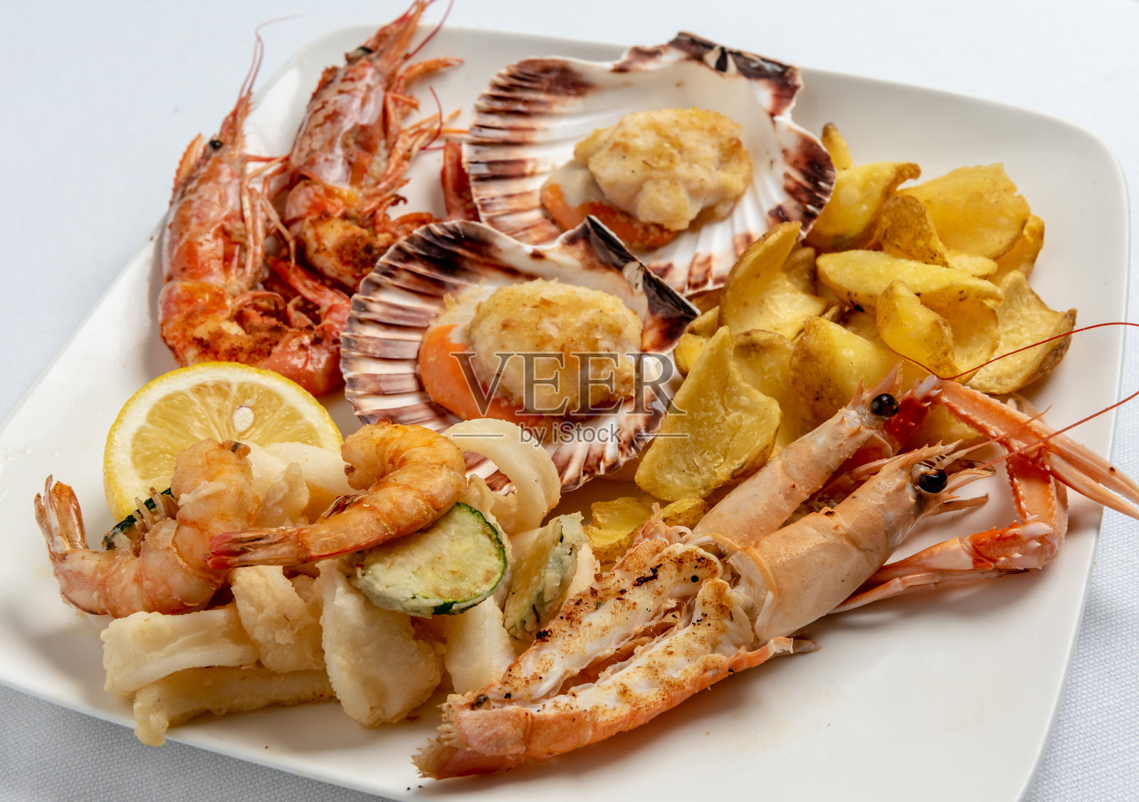 意大利美食，烤鱼照片摄影图片