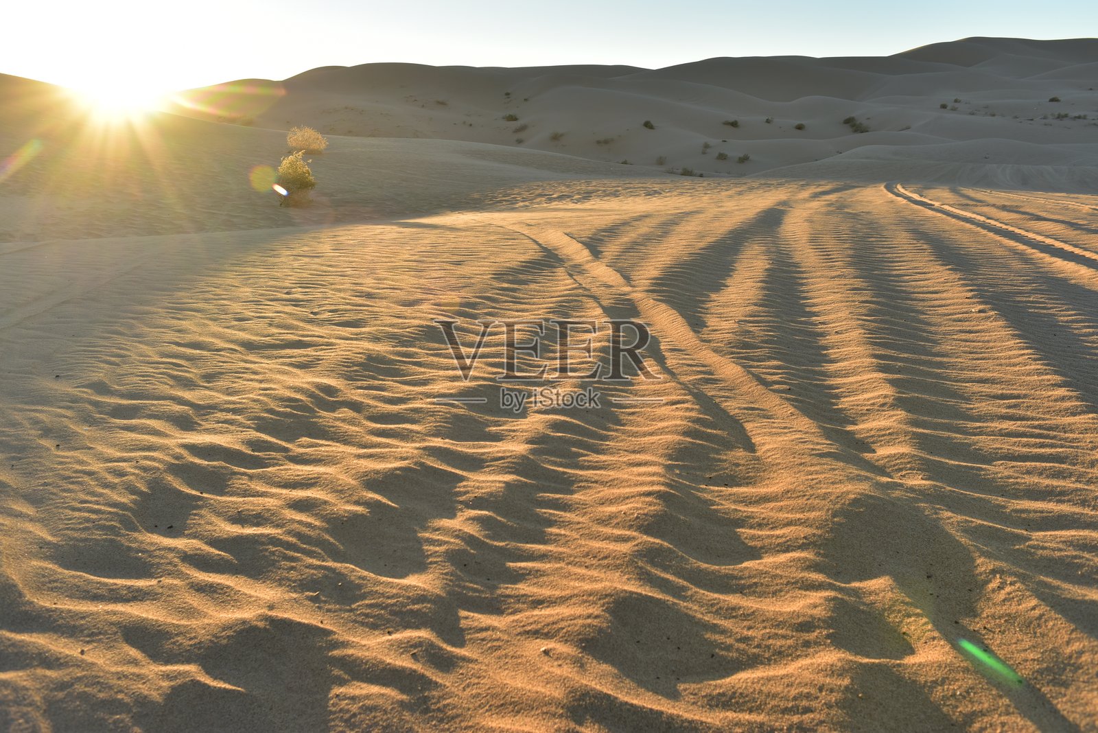 越野车或全地形车的轮胎痕迹，帝国沙丘，加利福尼亚，美国照片摄影图片