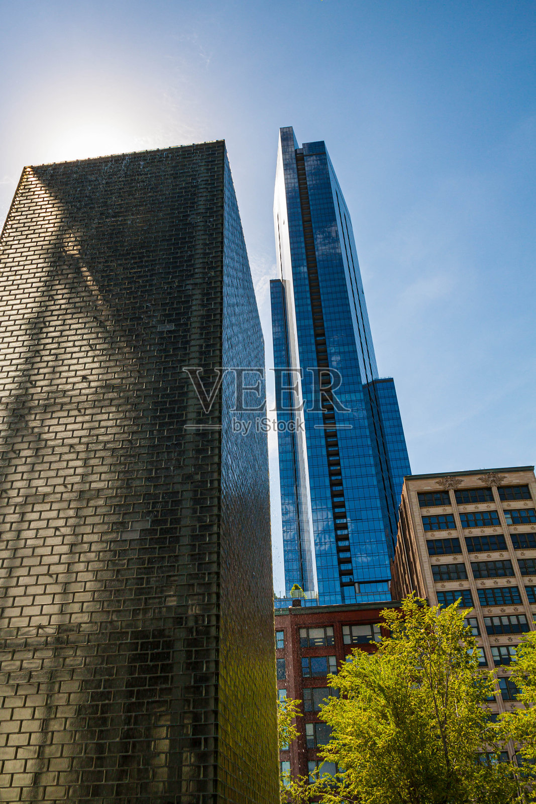 密歇根大道背景下的皇冠喷泉照片摄影图片