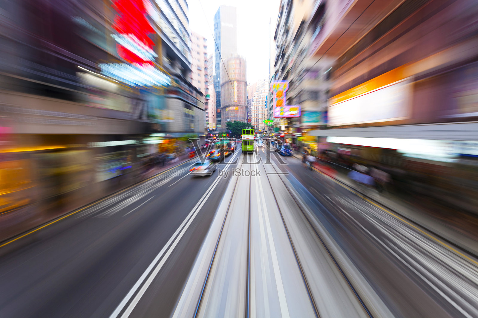 乘坐有轨电车游览香港都市风光照片摄影图片