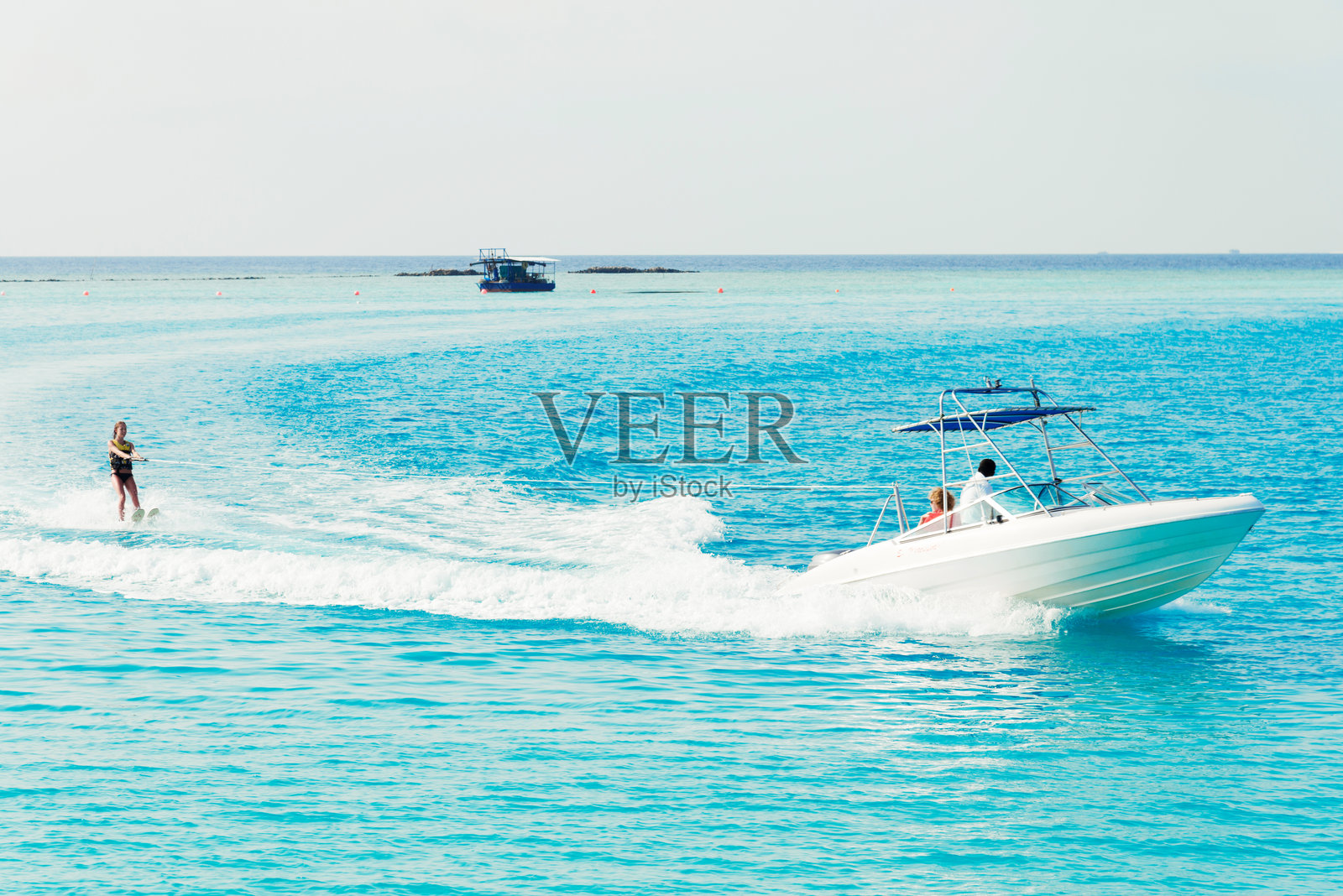 海面摩托艇滑水照片摄影图片