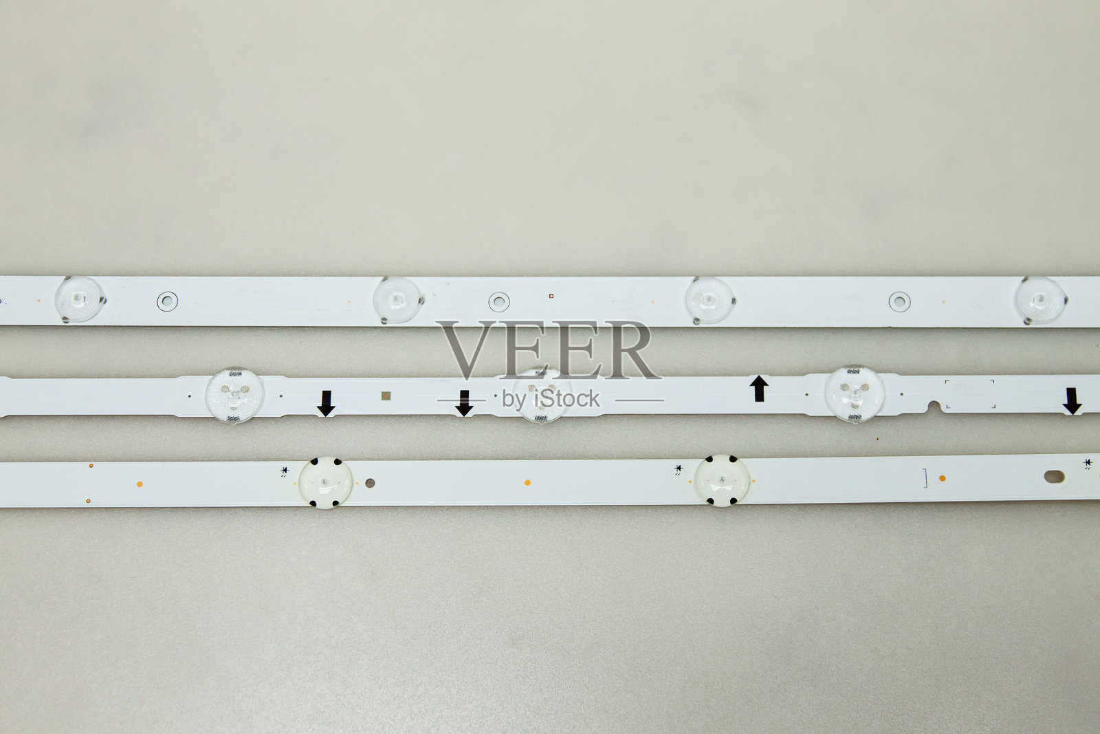 三条用于液晶电视的LED背光条照片摄影图片