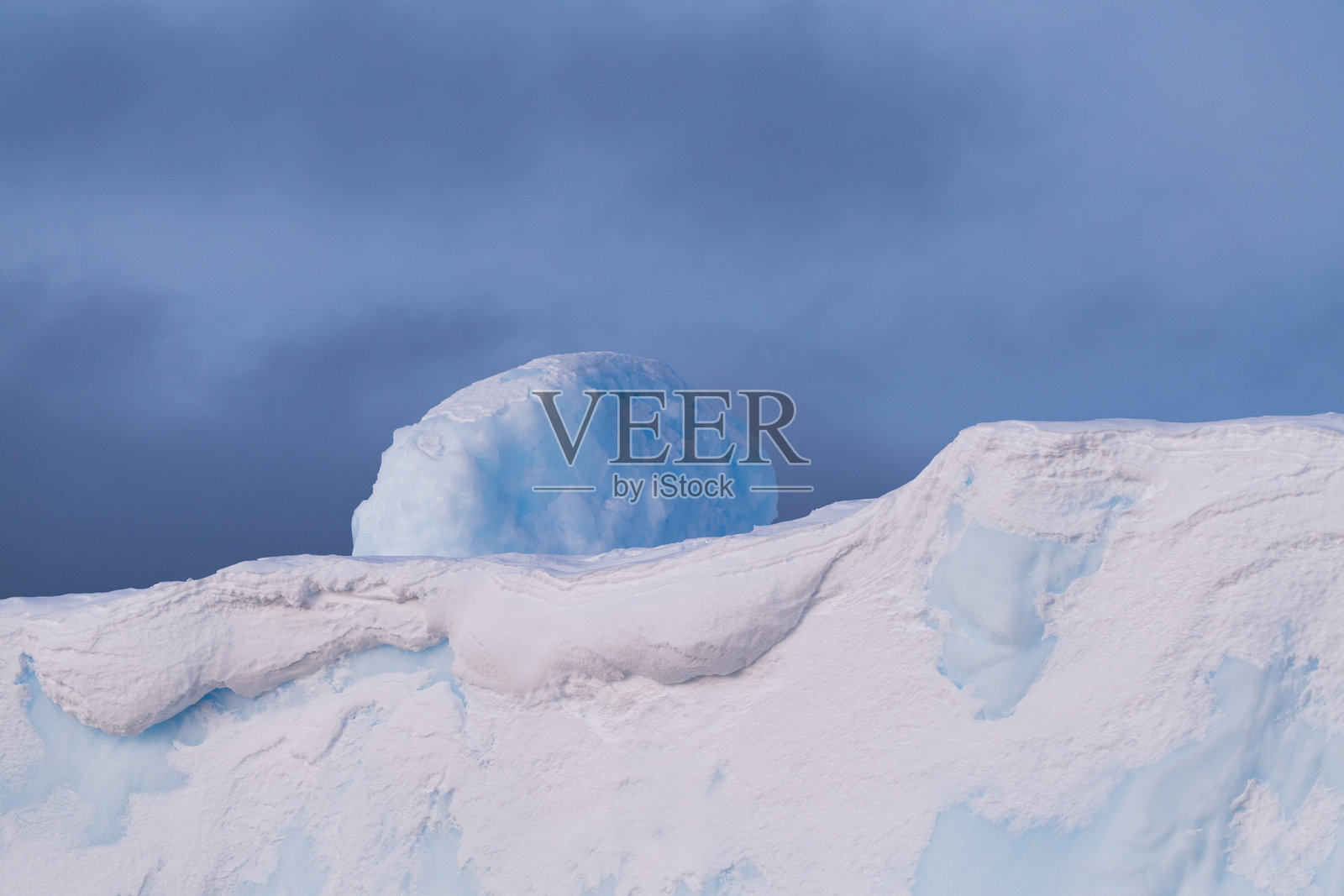 南极洲的景观。南极的海景和陆地景观。冰川和南冰洋。照片摄影图片