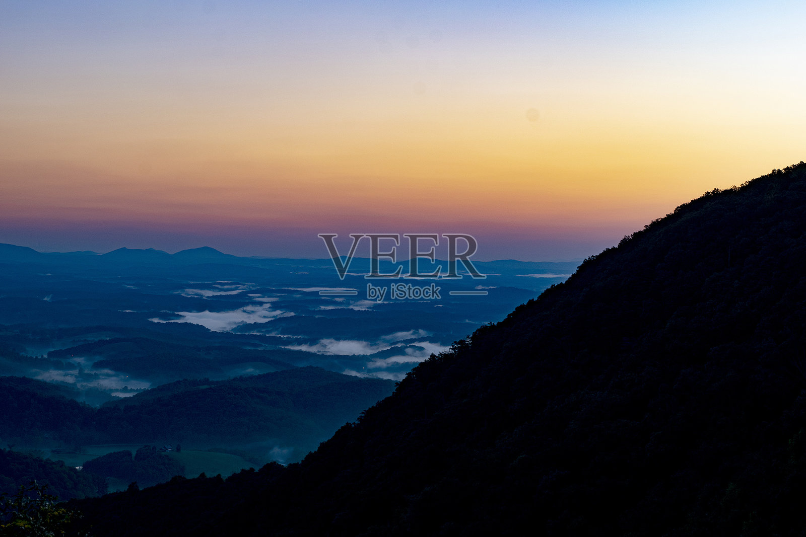 山间日出照片摄影图片
