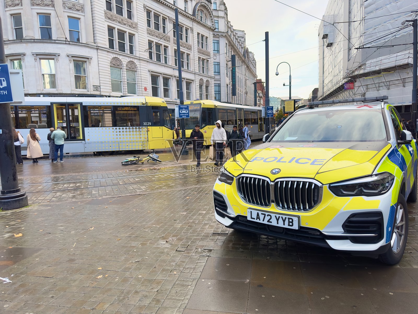 曼彻斯特市中心的警察巡逻照片摄影图片